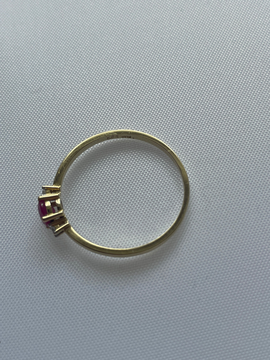 Damenring 585er Gold Rubin + 2 Brillanten