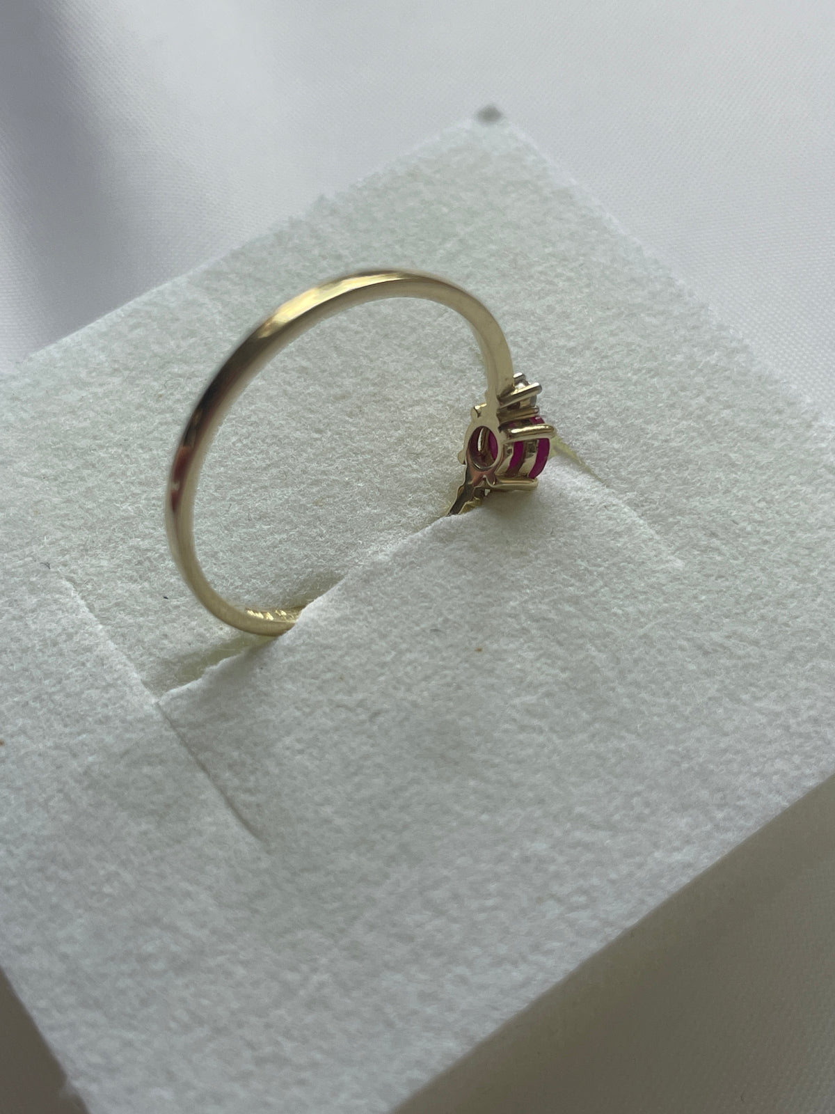 Damenring 585er Gold Rubin + 2 Brillanten