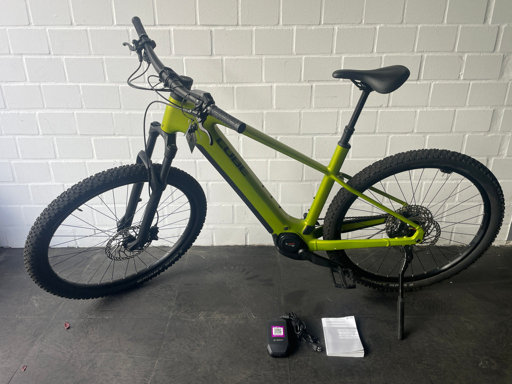 Cube Hybrid Race 800 - Rahmengr. XL erst 325 Km wie neu