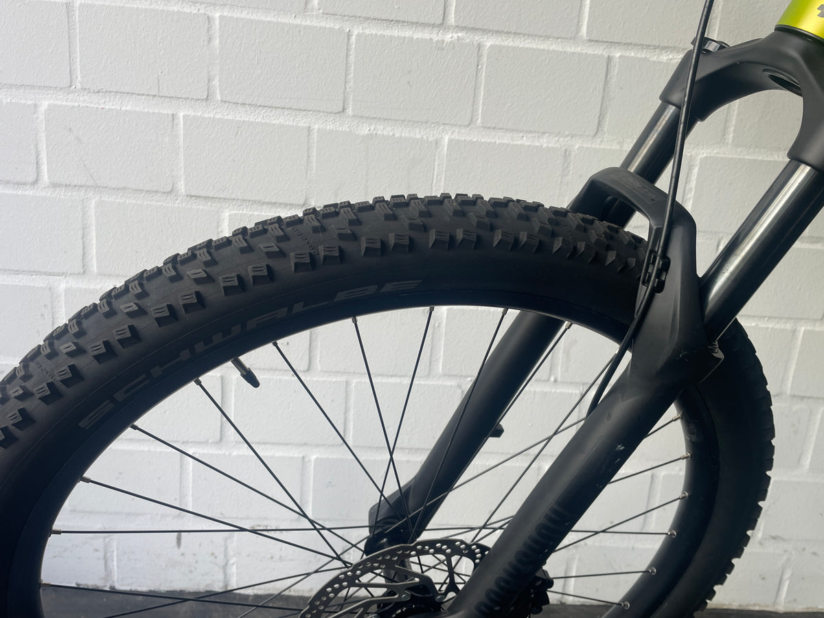 Cube Hybrid Race 800 - Rahmengr. XL erst 325 Km wie neu