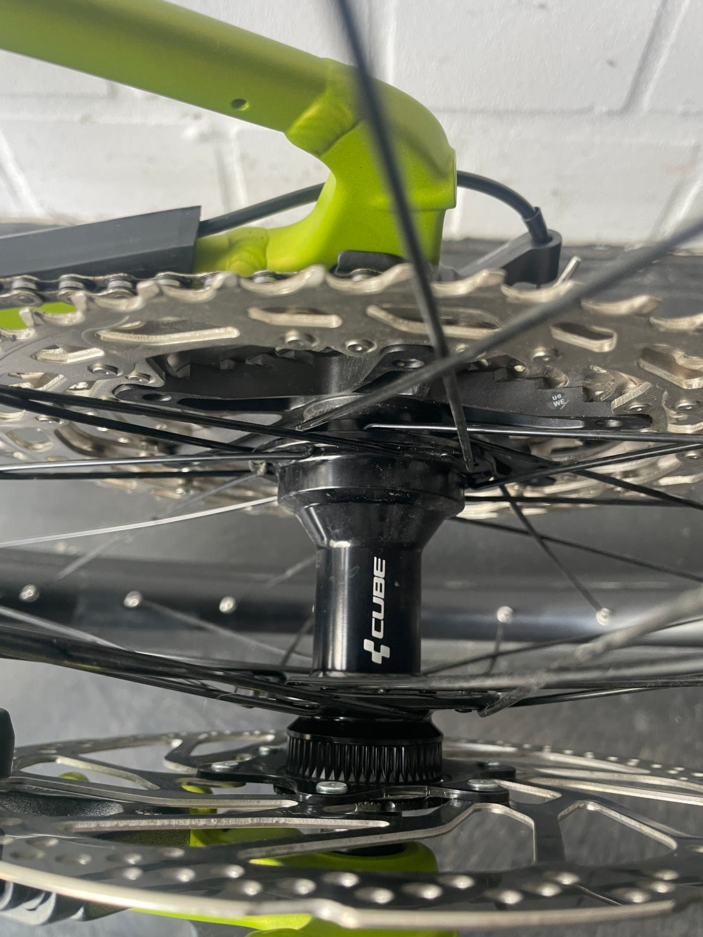 Cube Hybrid Race 800 - Rahmengr. XL erst 325 Km wie neu