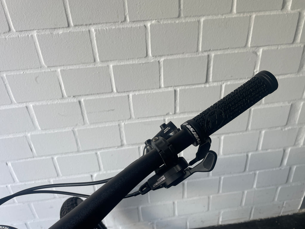 Cube Hybrid Race 800 - Rahmengr. XL erst 325 Km wie neu
