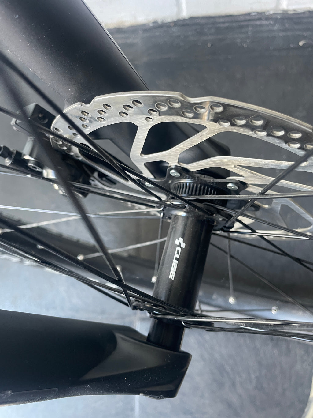 Cube Hybrid Race 800 - Rahmengr. XL erst 325 Km wie neu