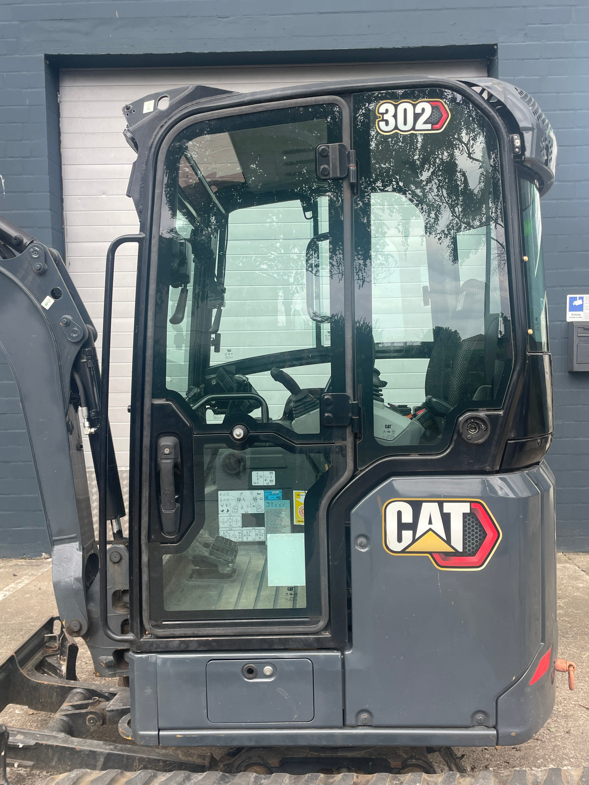 Mini-Ketten-Bagger, CAT 302-05A CR + Tiefenlöffel 755 Std - gebraucht