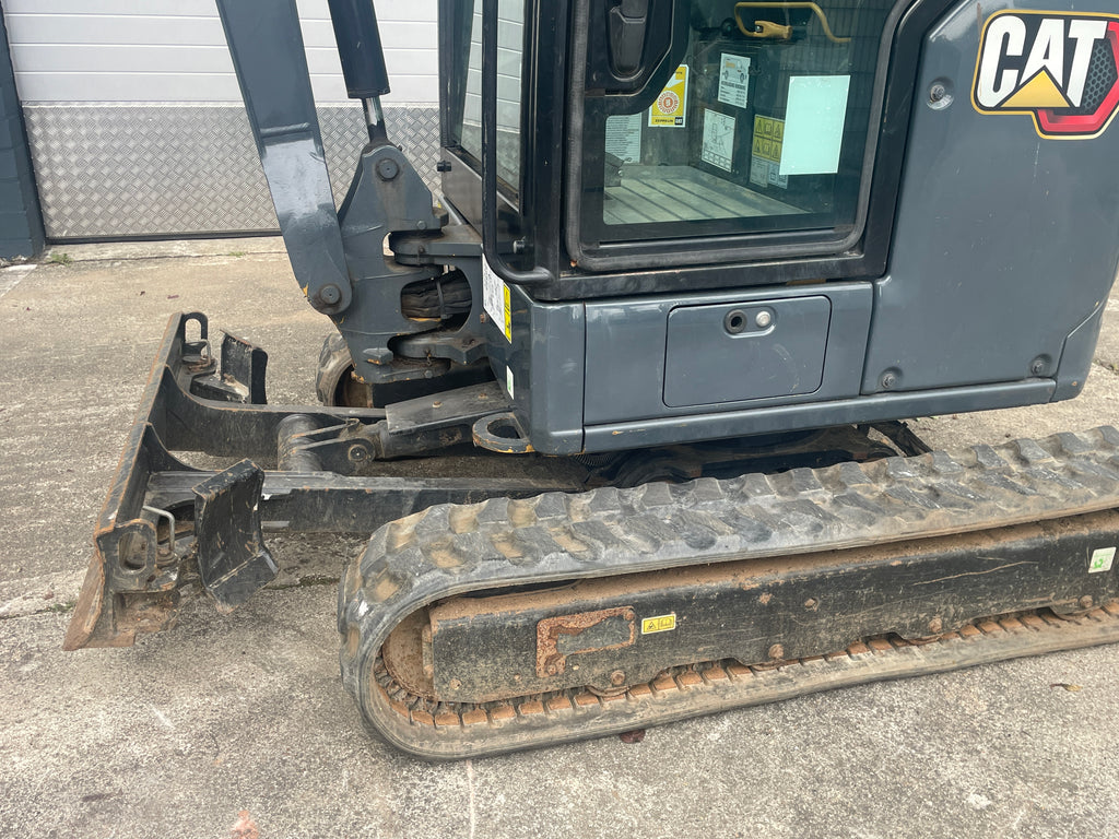 Mini-Ketten-Bagger, CAT 302-05A CR + Tiefenlöffel 755 Std - gebraucht