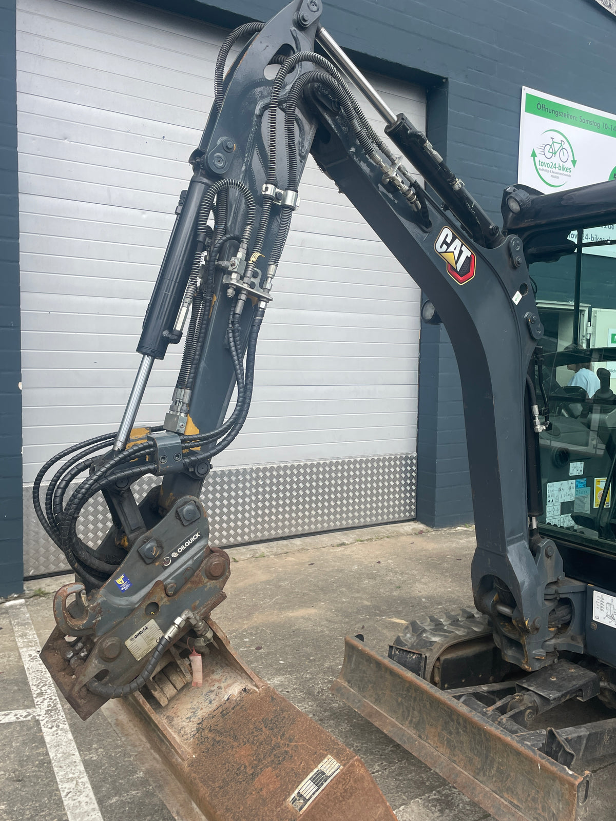 Mini-Ketten-Bagger, CAT 302-05A CR + Tiefenlöffel 755 Std - gebraucht