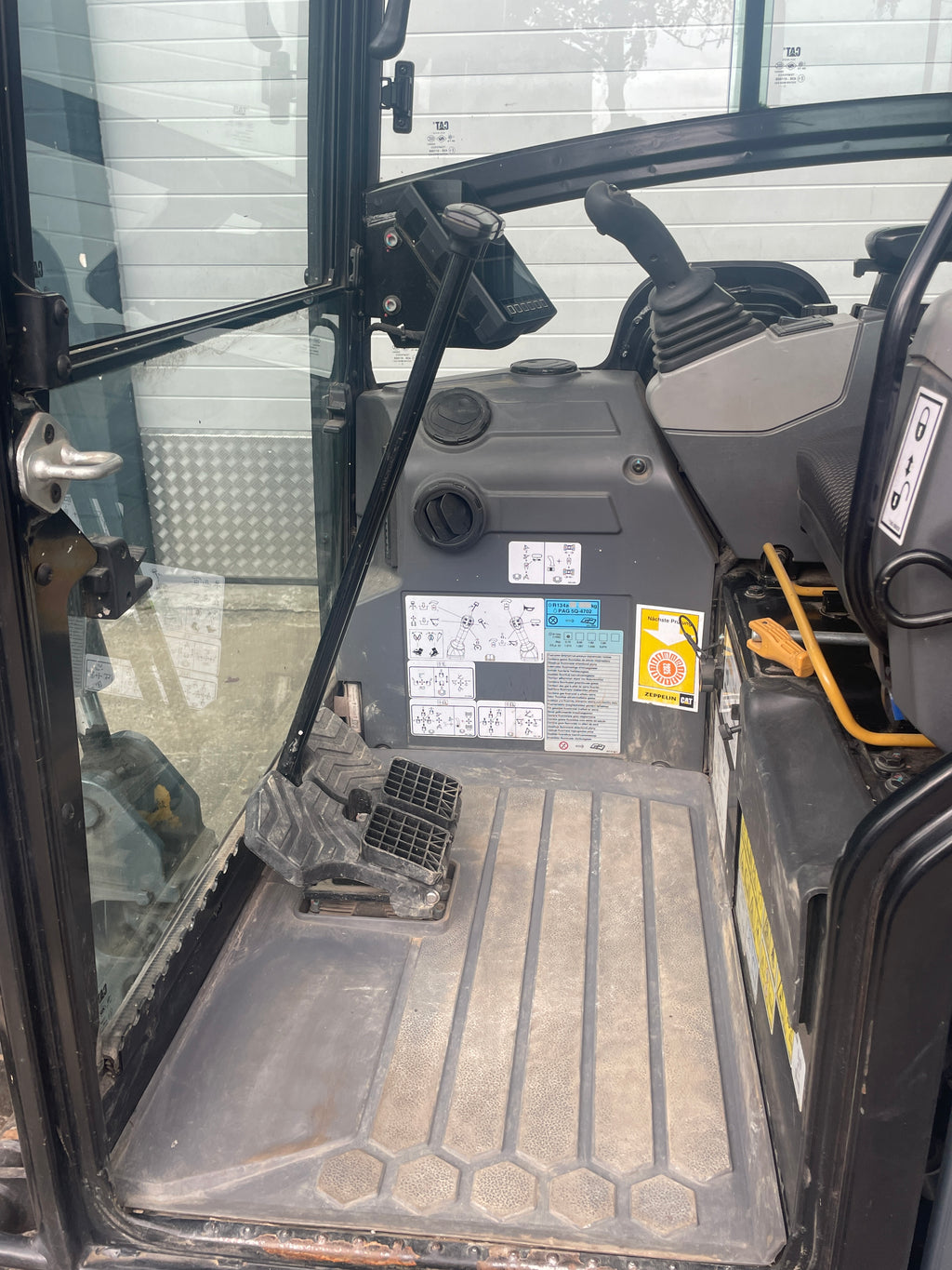 Mini-Ketten-Bagger, CAT 302-05A CR + Tiefenlöffel 755 Std - gebraucht