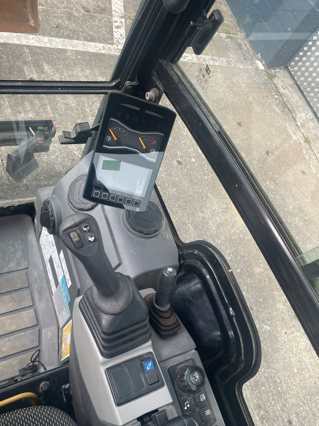 Mini-Ketten-Bagger, CAT 302-05A CR + Tiefenlöffel 755 Std - gebraucht