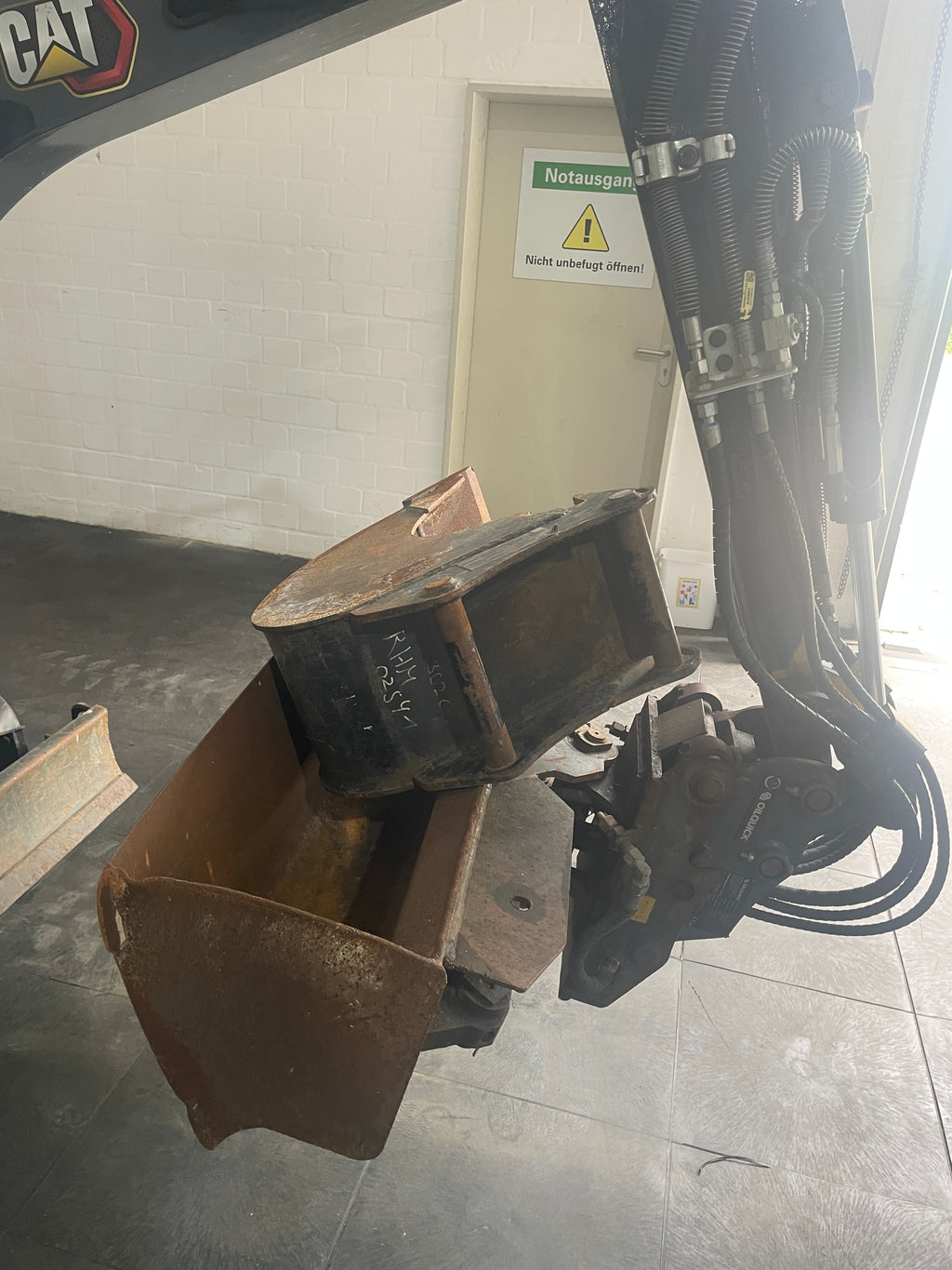 Mini-Ketten-Bagger, CAT 302-05A CR + Tiefenlöffel 755 Std - gebraucht